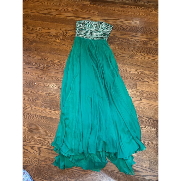 Sherri Hill Dresses & Skirts - Sherri Hill Emerald Green Beaded Strapless Chiffon Formal Gown Dress
Size 4?